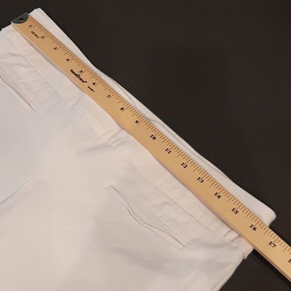 Rekucci White Stretchy Bermuda Shorts NWOT - Picture 6 of 7